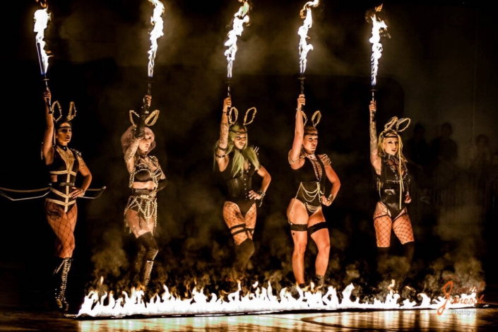 Feuershow Girls buchen für Party, Event, Messe, Fest, Veranstaltung