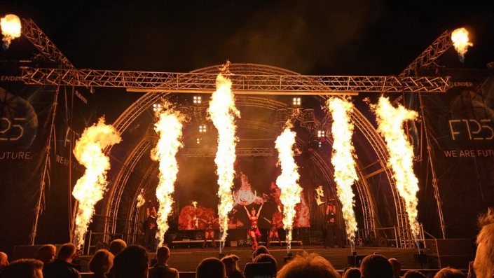 Feuershow buchen mit Stadtfest, Halloween, Firmenfeier, Lichtfest, Schlossfest