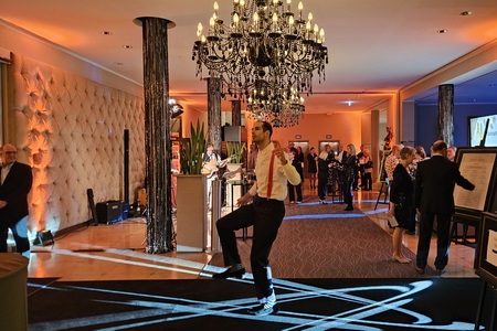 Pantomime bei Silvesterparty Pantomime buchen für Event, Galadinner, Gästeempfang